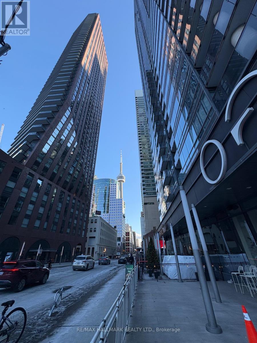 304 - 270 Adelaide Street W, Toronto (Waterfront Communities), Ontario  M5H 1Y2 - Photo 2 - C12635926