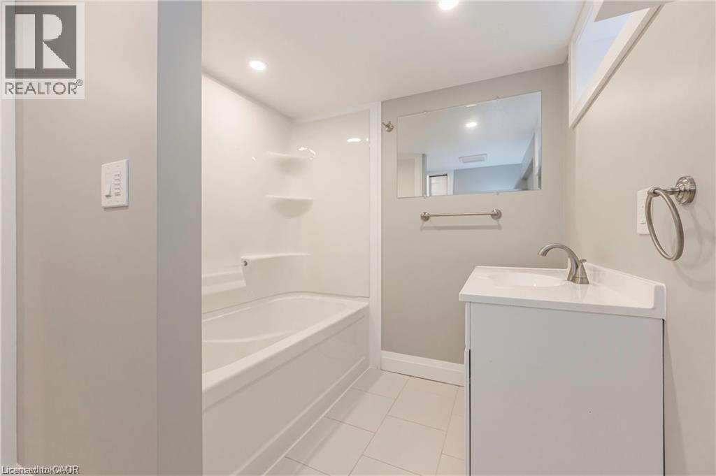 200 Sheldon Avenue N Unit# B, Kitchener, Ontario  N2H 3M8 - Photo 6 - 40793939