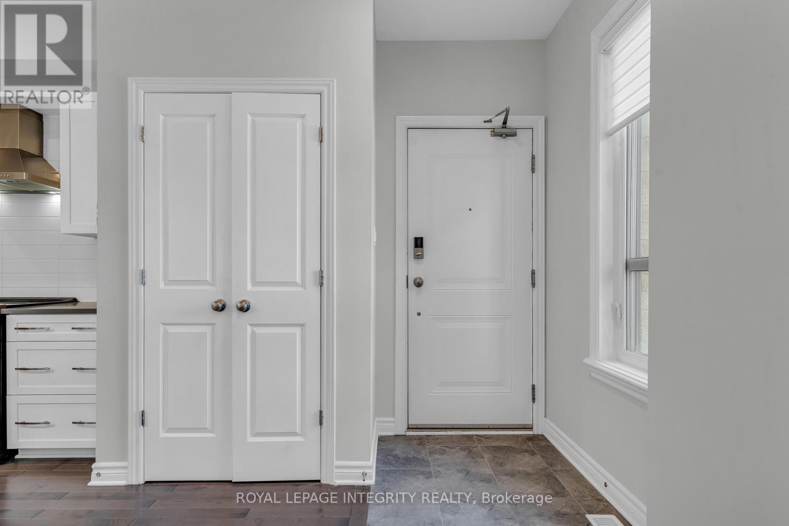 35 Carabiner Private, Ottawa, Ontario  K1W 0L7 - Photo 8 - X12397975