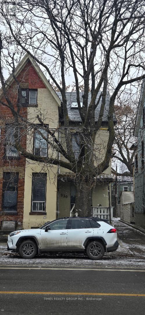 930 DUNDAS STREET E, Toronto, Ontario