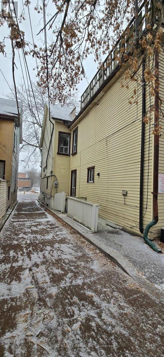 930 Dundas Street E, Toronto, Ontario  M4M 1R3 - Photo 2 - E12635946