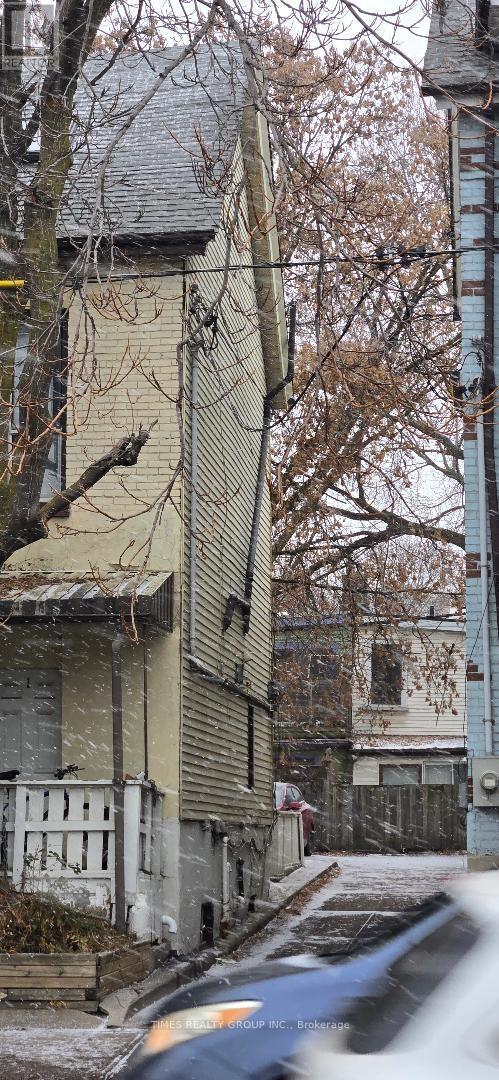 930 Dundas Street E, Toronto, Ontario  M4M 1R3 - Photo 3 - E12635946