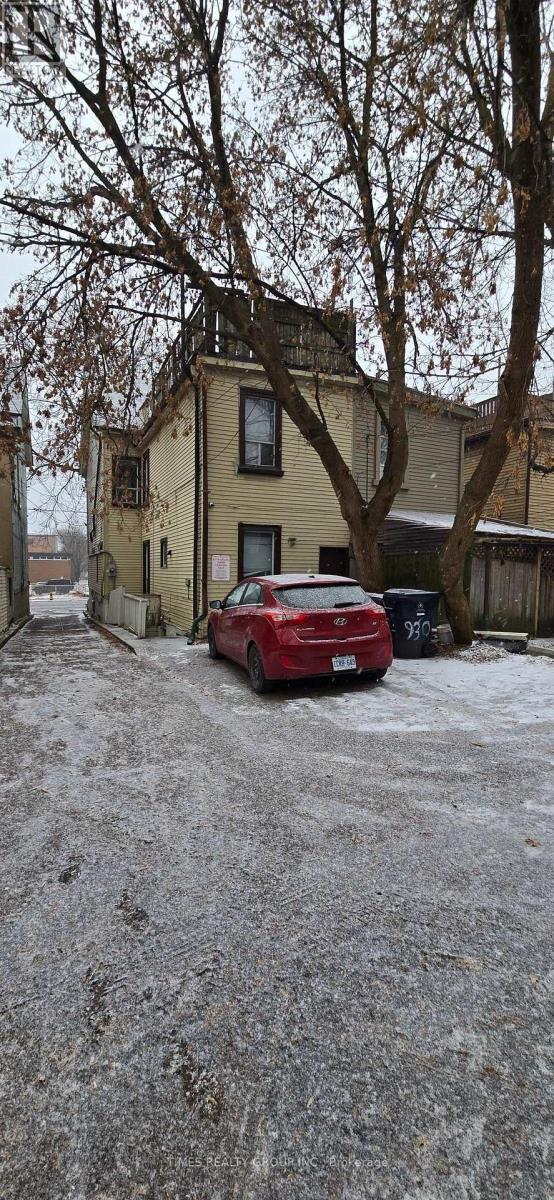 930 Dundas Street E, Toronto, Ontario  M4M 1R3 - Photo 4 - E12635946