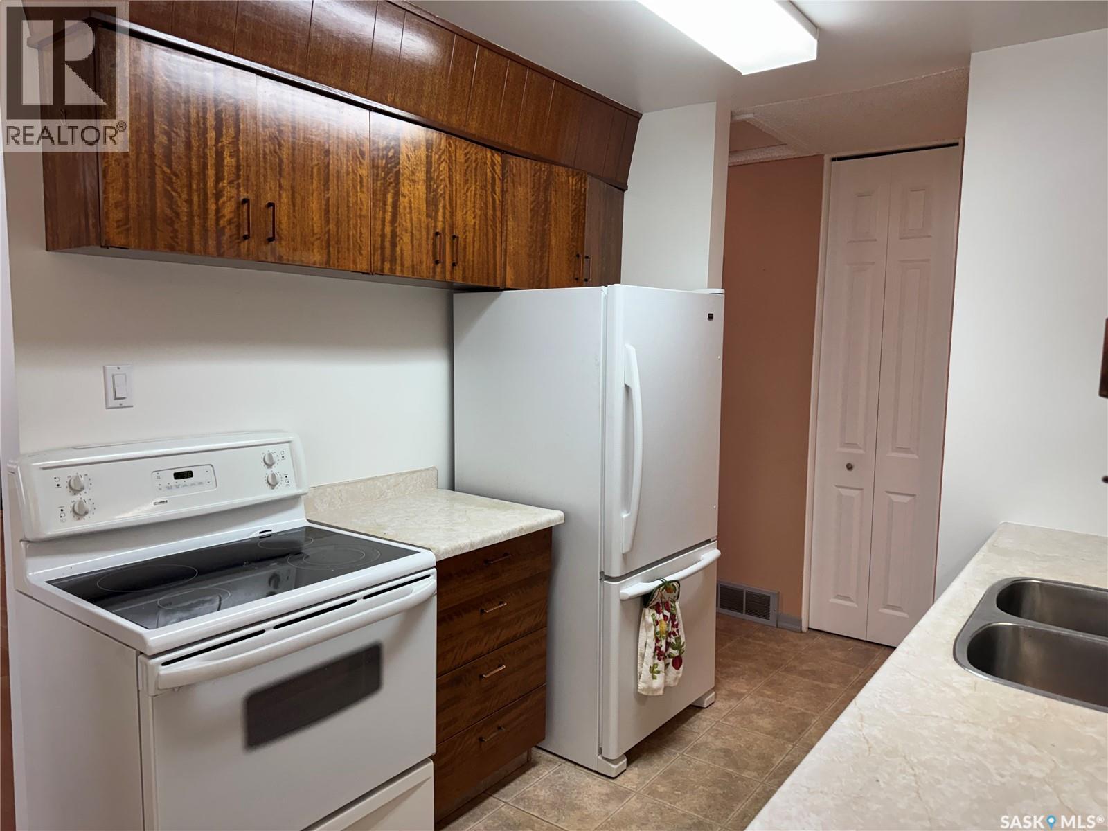 67 Milford Crescent, Regina, Saskatchewan  S4N 1K6 - Photo 8 - SK025679