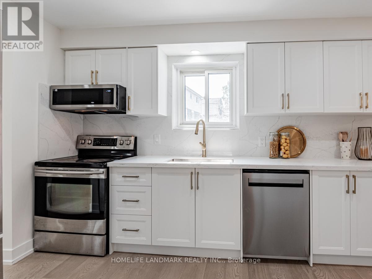 9 Eastman Crescent, Newmarket (Huron Heights-Leslie Valley), Ontario  L3Y 5T9 - Photo 11 - N12635880