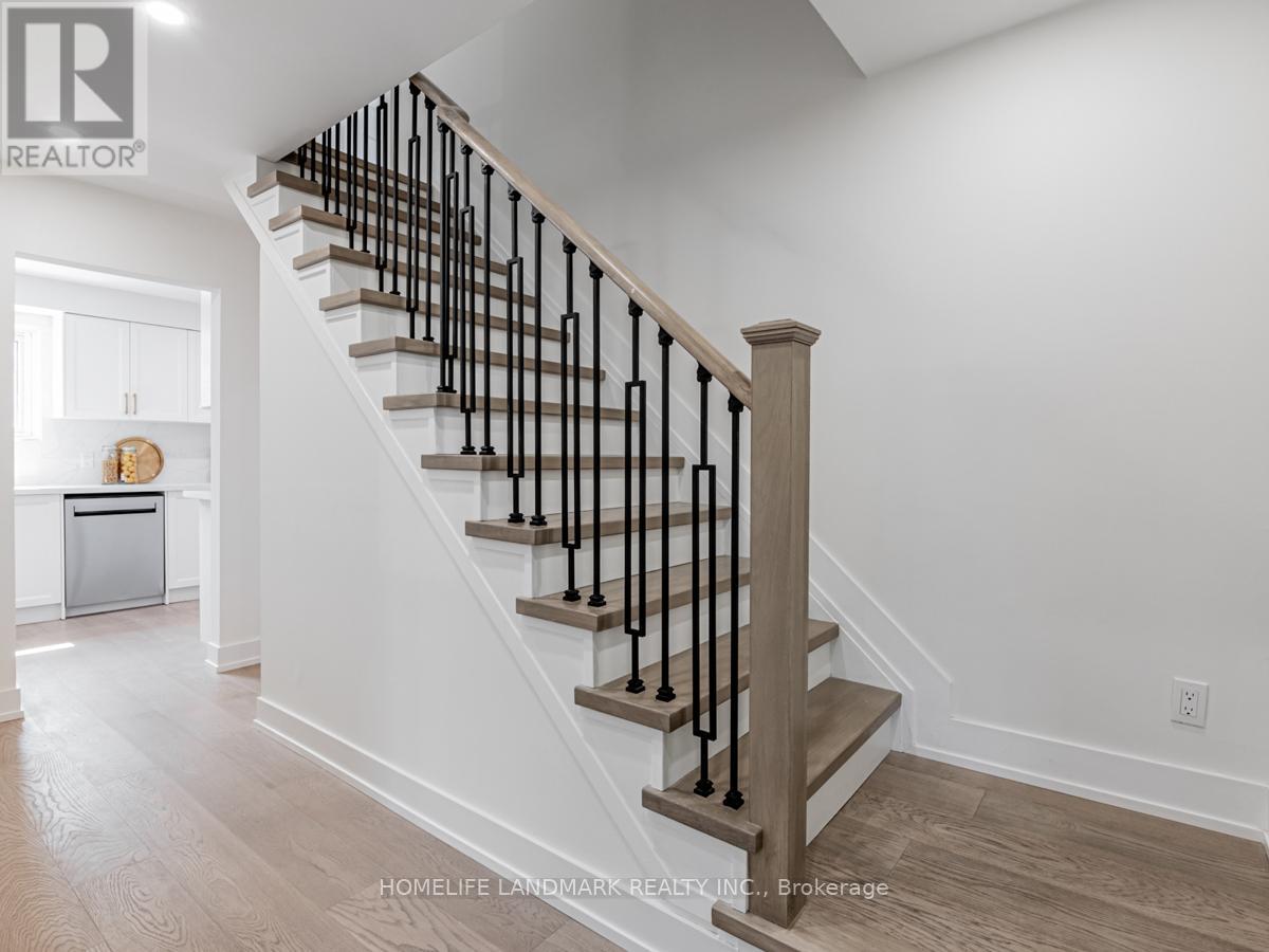 9 Eastman Crescent, Newmarket (Huron Heights-Leslie Valley), Ontario  L3Y 5T9 - Photo 22 - N12635880