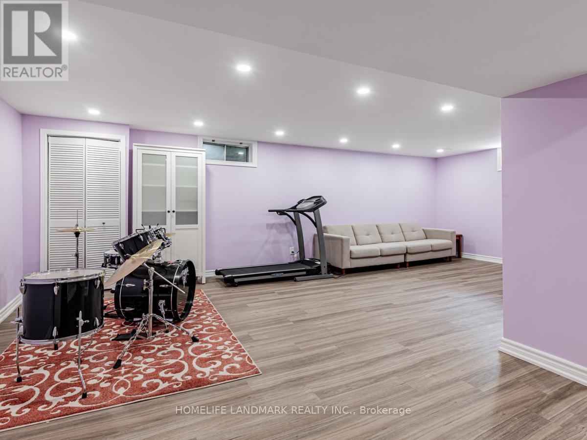 9 Eastman Crescent, Newmarket (Huron Heights-Leslie Valley), Ontario  L3Y 5T9 - Photo 36 - N12635880