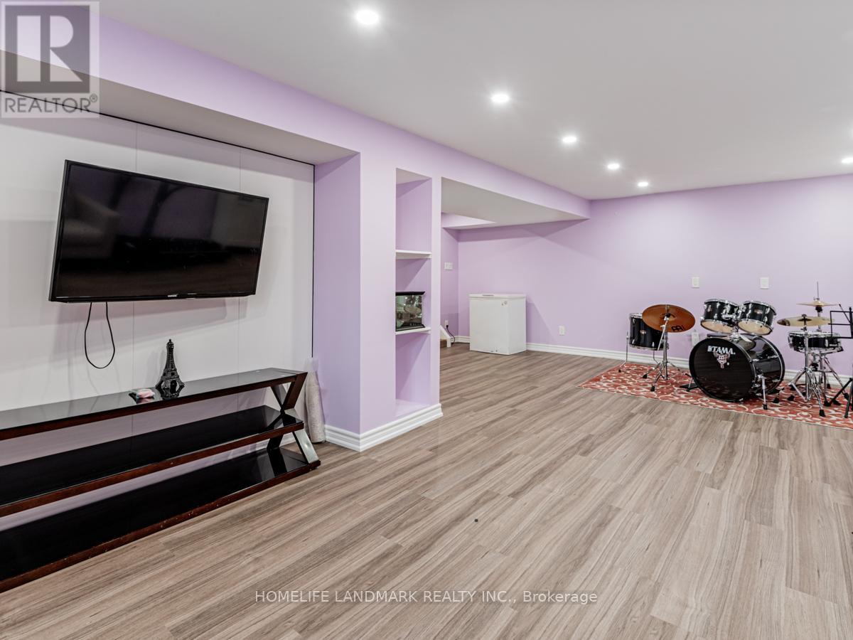 9 Eastman Crescent, Newmarket (Huron Heights-Leslie Valley), Ontario  L3Y 5T9 - Photo 38 - N12635880