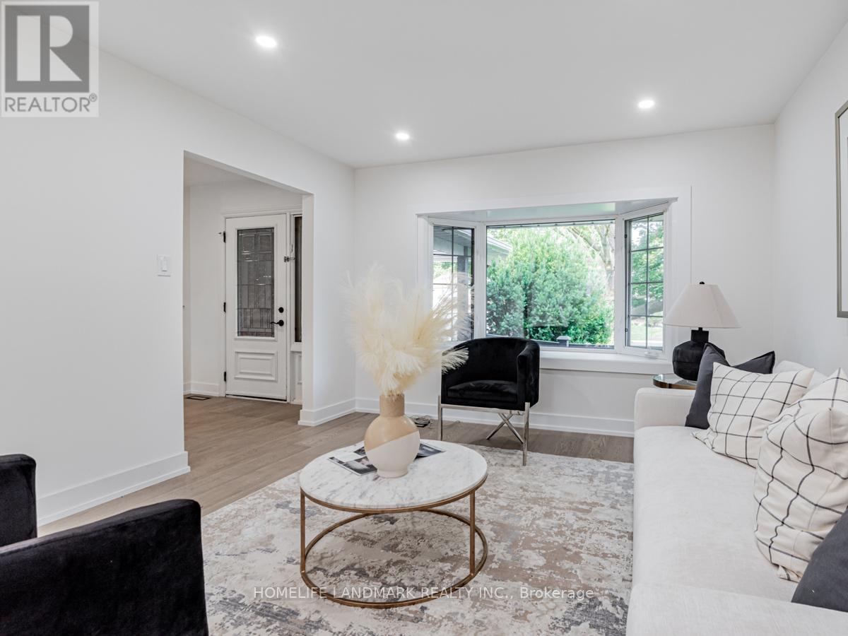 9 Eastman Crescent, Newmarket (Huron Heights-Leslie Valley), Ontario  L3Y 5T9 - Photo 7 - N12635880