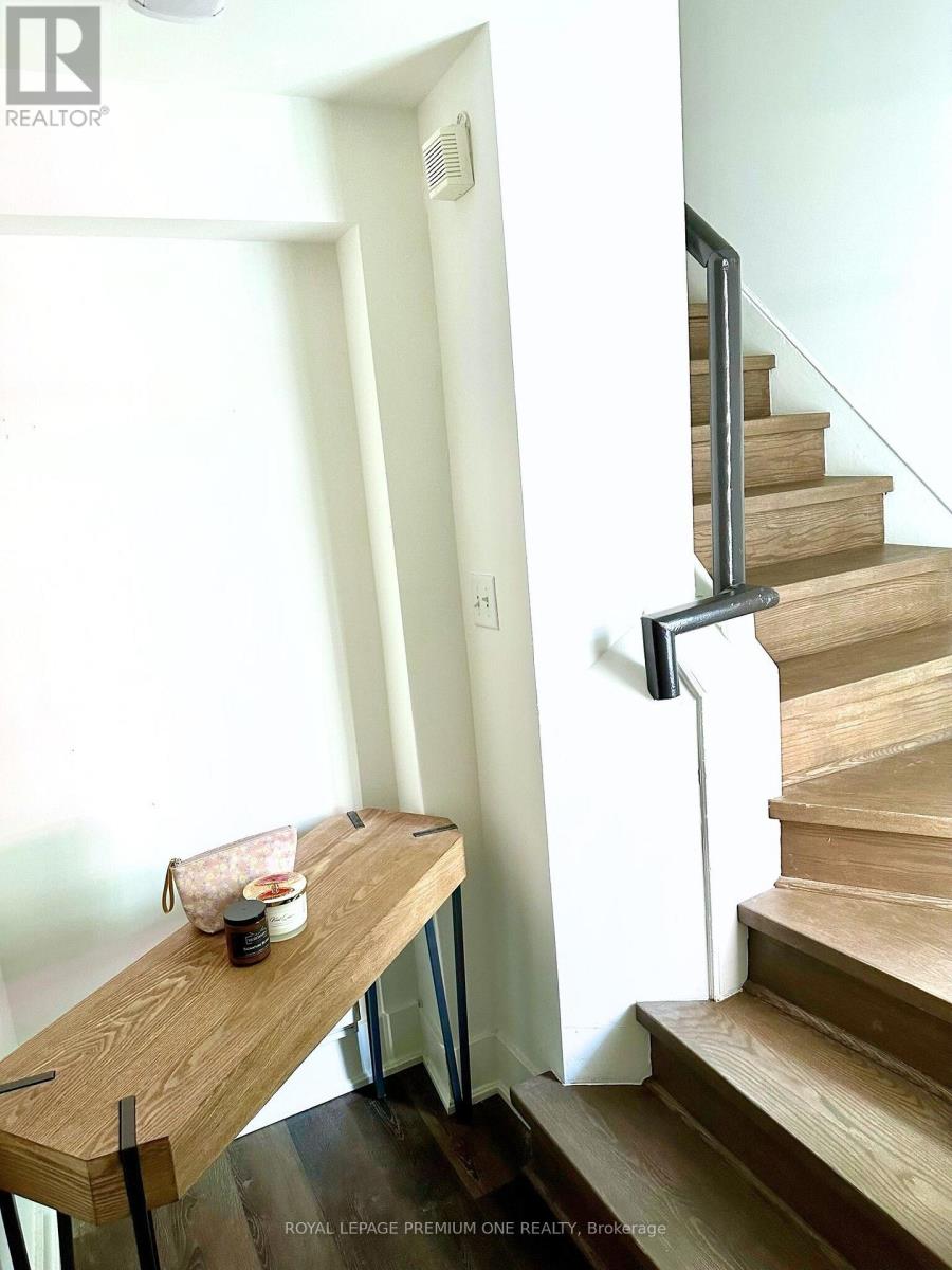 Upper - 10496 Islington Avenue, Vaughan, Ontario  L0J 1C0 - Photo 3 - N12635932