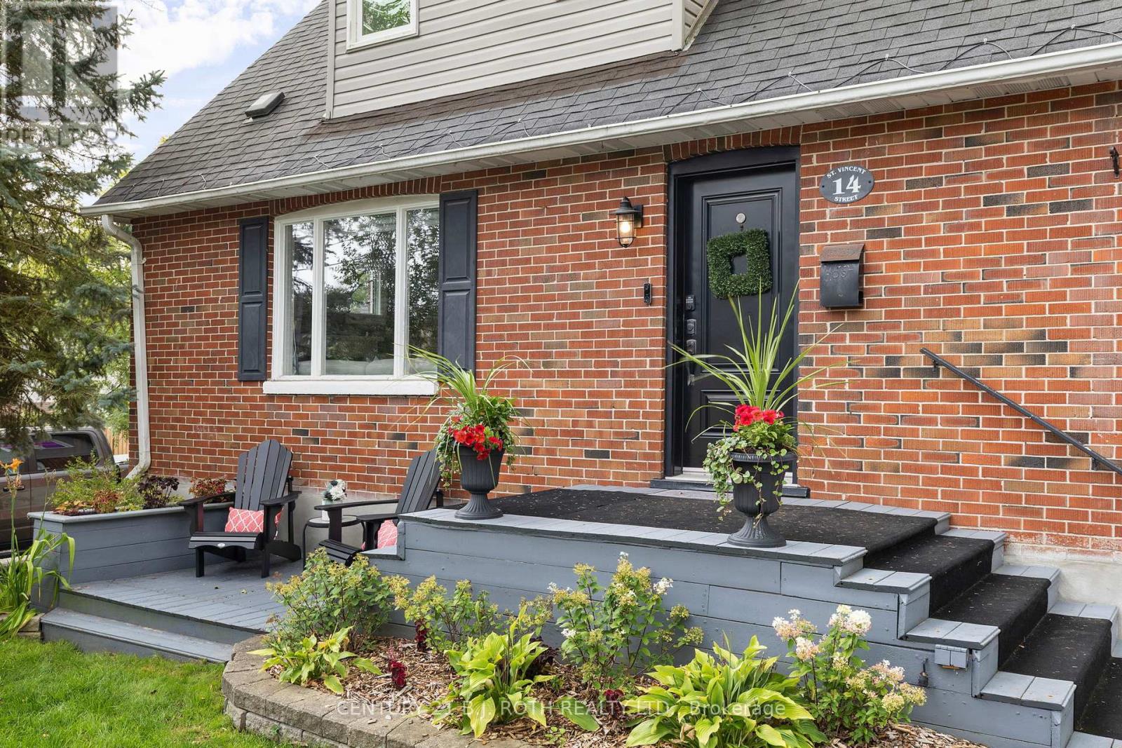 14 St Vincent Street, Barrie (North Shore), Ontario  L4M 3Y2 - Photo 3 - S12635858