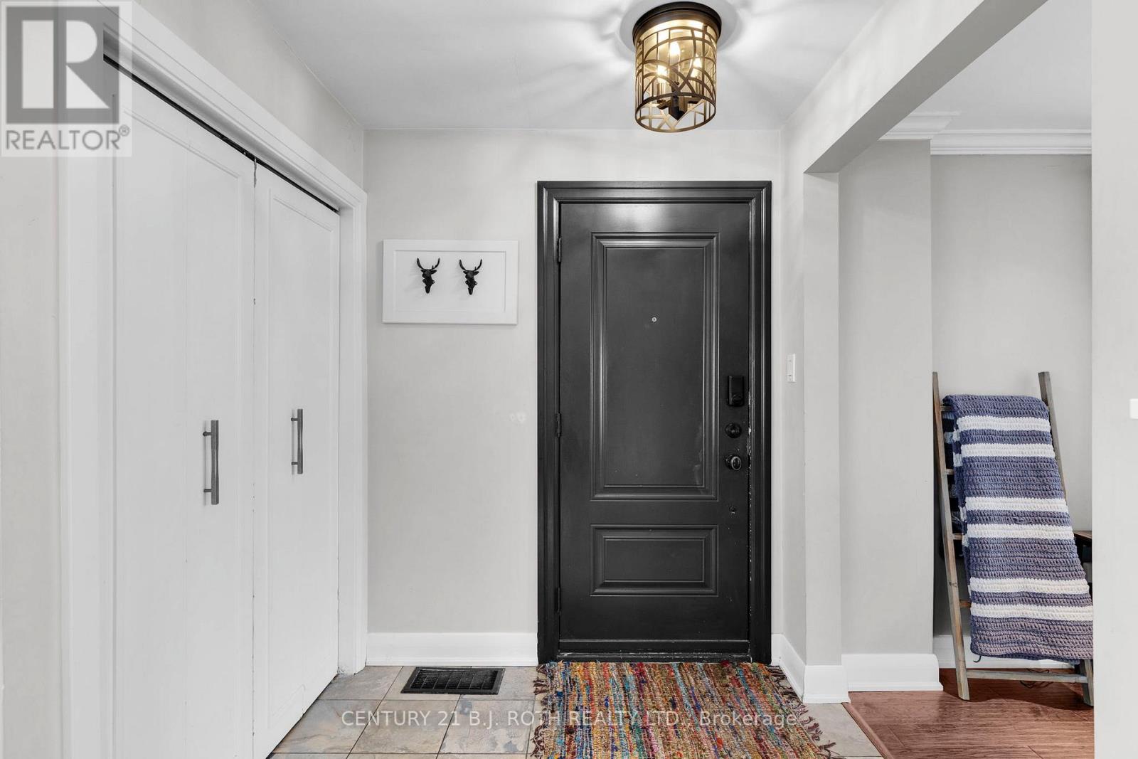 14 St Vincent Street, Barrie (North Shore), Ontario  L4M 3Y2 - Photo 4 - S12635858