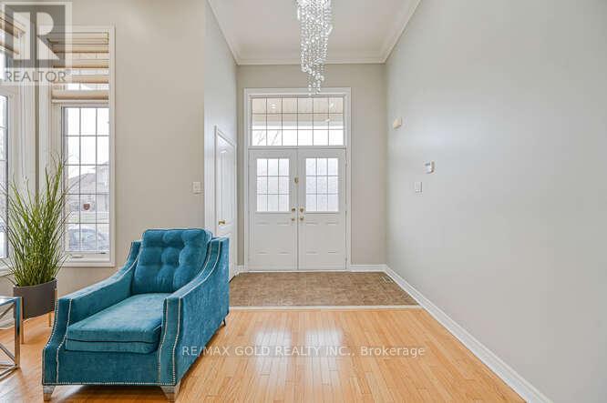 106 Watsonbrook Drive, Brampton, Ontario  L6R 0R4 - Photo 4 - W12635788