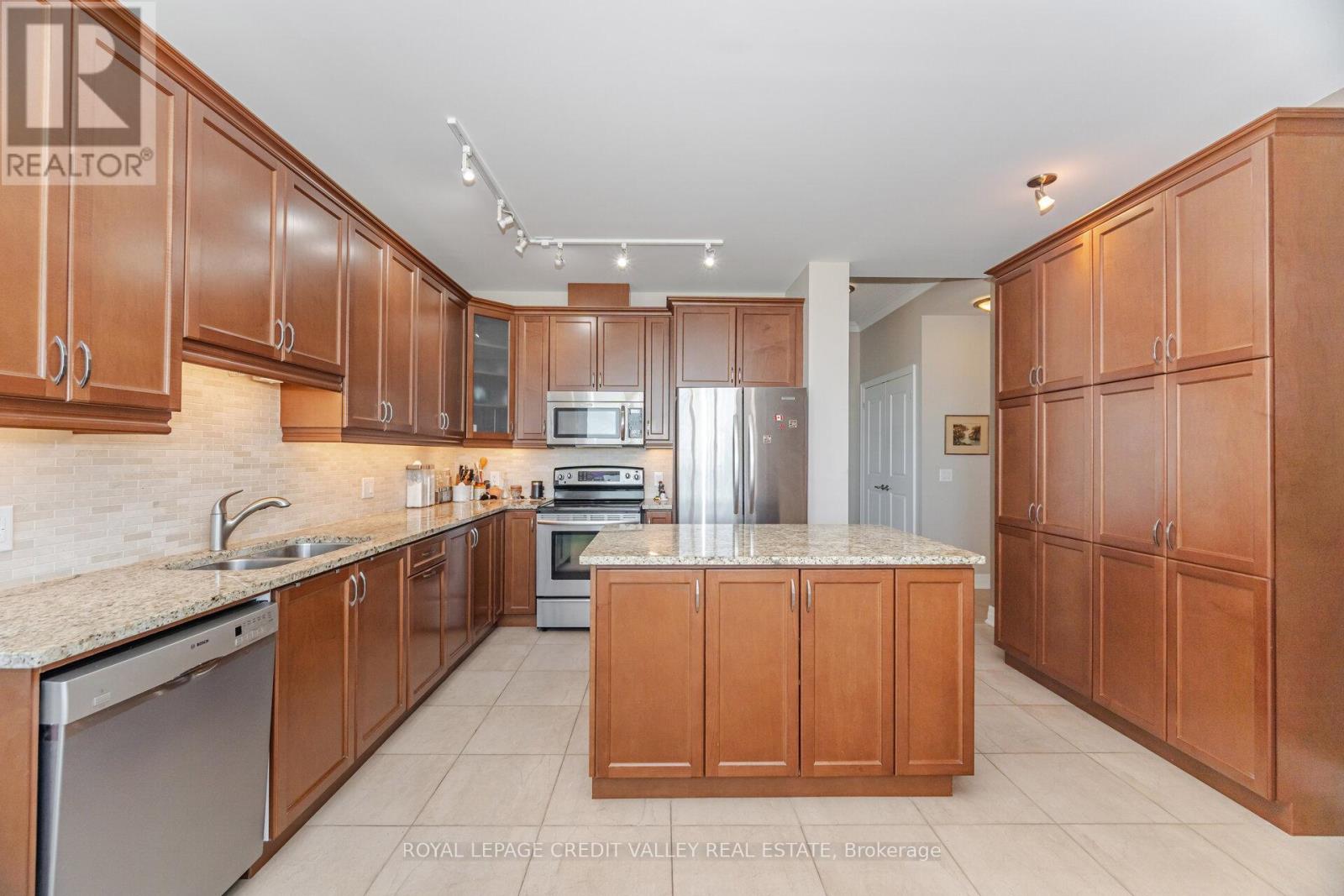 2601 - 100 John Street, Brampton, Ontario L6W 0A8 - Photo 14 - W12635798