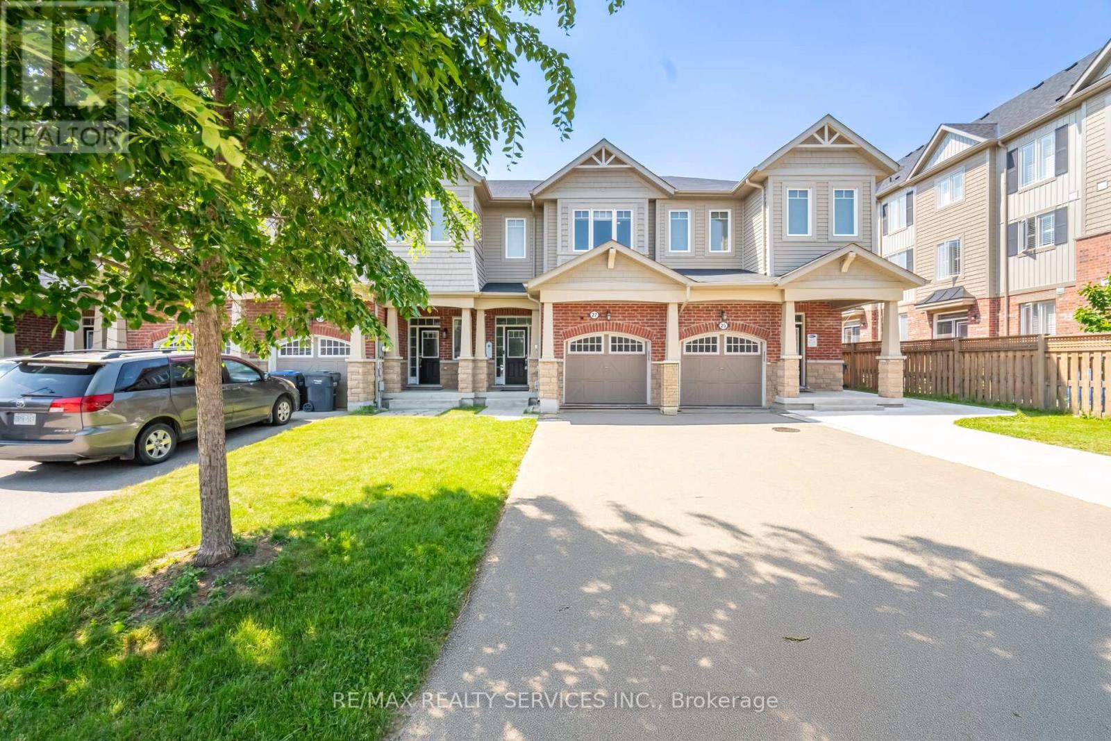 27 Phyllis Drive, Caledon, Ontario  L7C 4E3 - Photo 3 - W12635830