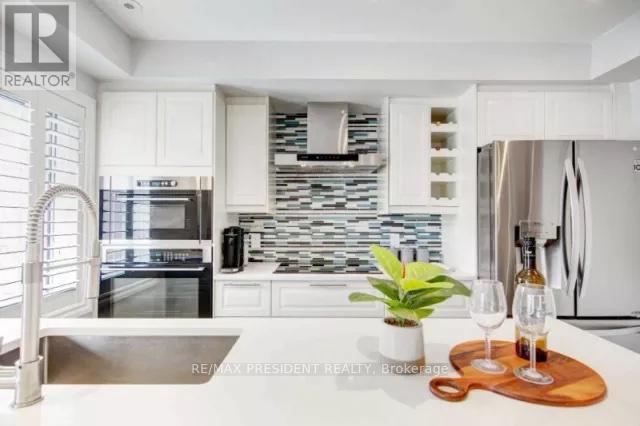 160 - 601 Shoreline Drive N, Mississauga, Ontario  L5B 4K5 - Photo 4 - W12635866