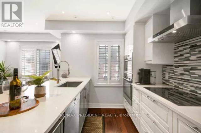 160 - 601 Shoreline Drive N, Mississauga, Ontario  L5B 4K5 - Photo 5 - W12635866