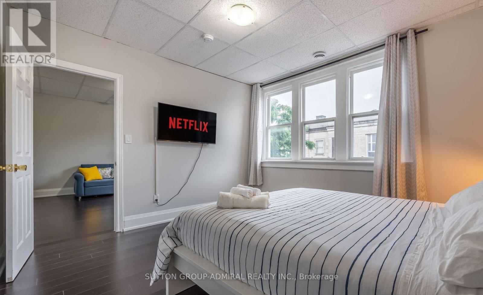 4507 Queen Street, Niagara Falls, Ontario  L2E 2L4 - Photo 9 - X12635770