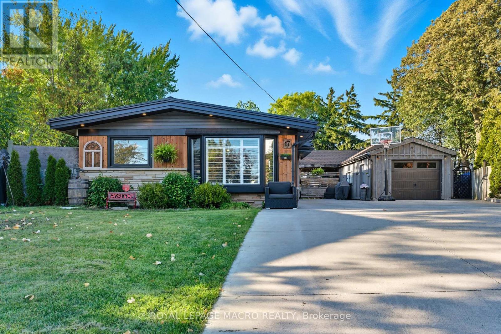 17 CARMEN AVENUE, Hamilton, Ontario