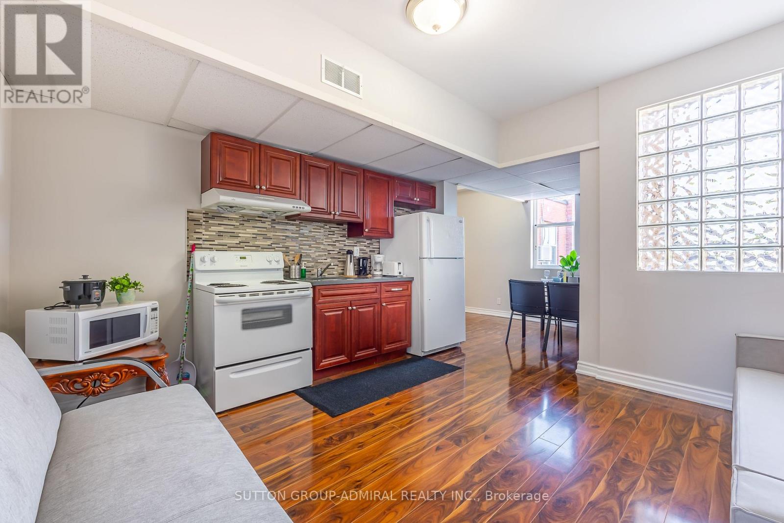 4497 Queen Street, Niagara Falls, Ontario  L2E 2L4 - Photo 10 - X12635808