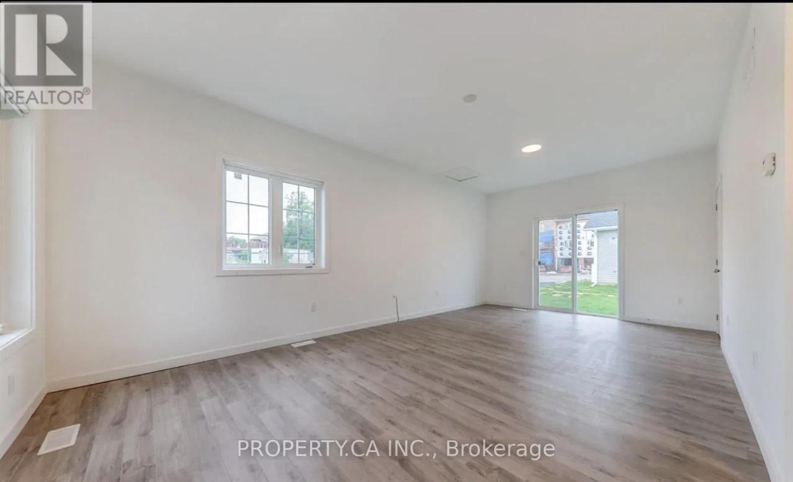 Upper - 3 Waterleaf Trail, Welland (Broadway), Ontario  L3C 1T9 - Photo 3 - X12635884