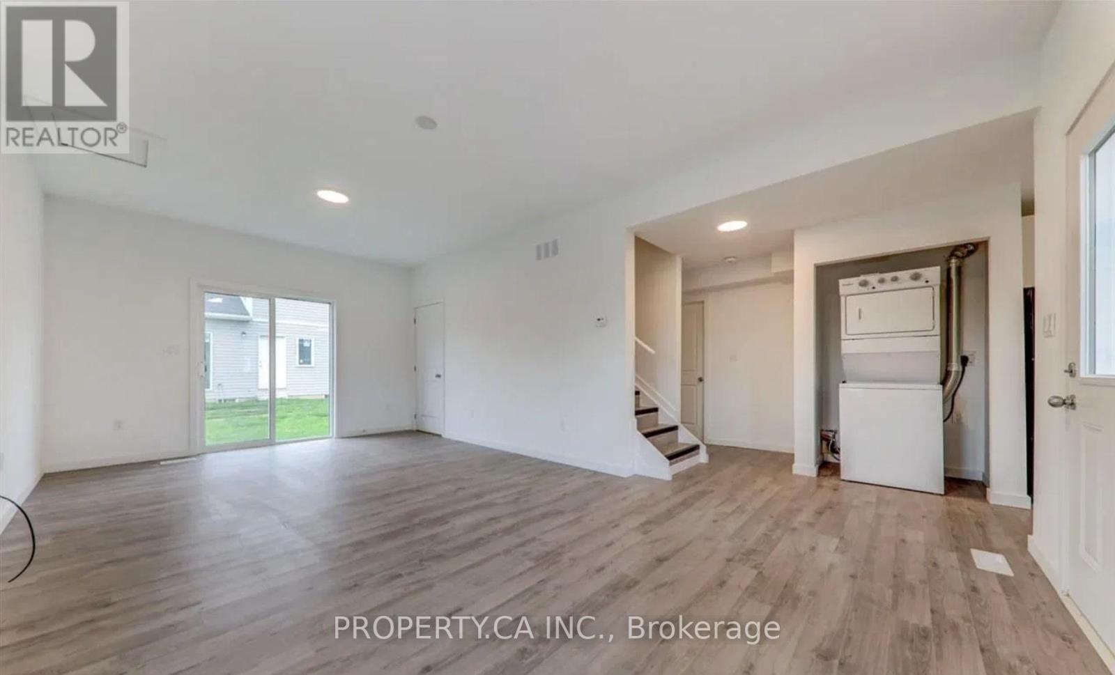 Upper - 3 Waterleaf Trail, Welland (Broadway), Ontario  L3C 1T9 - Photo 4 - X12635884