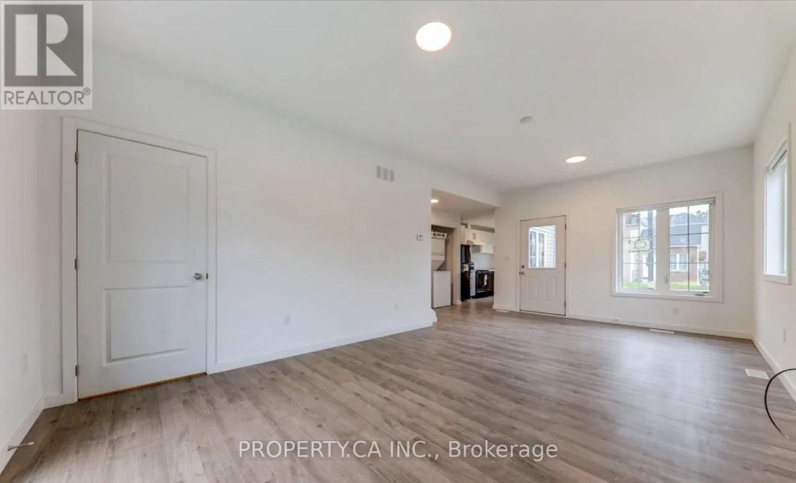 Upper - 3 Waterleaf Trail, Welland (Broadway), Ontario  L3C 1T9 - Photo 5 - X12635884