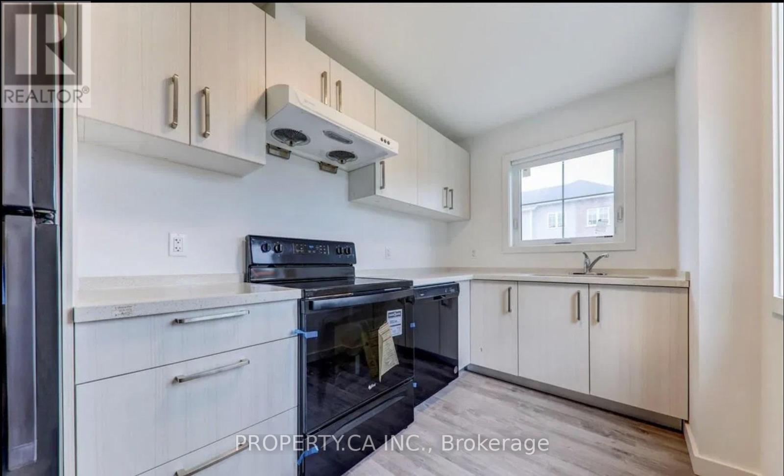 Upper - 3 Waterleaf Trail, Welland (Broadway), Ontario  L3C 1T9 - Photo 7 - X12635884