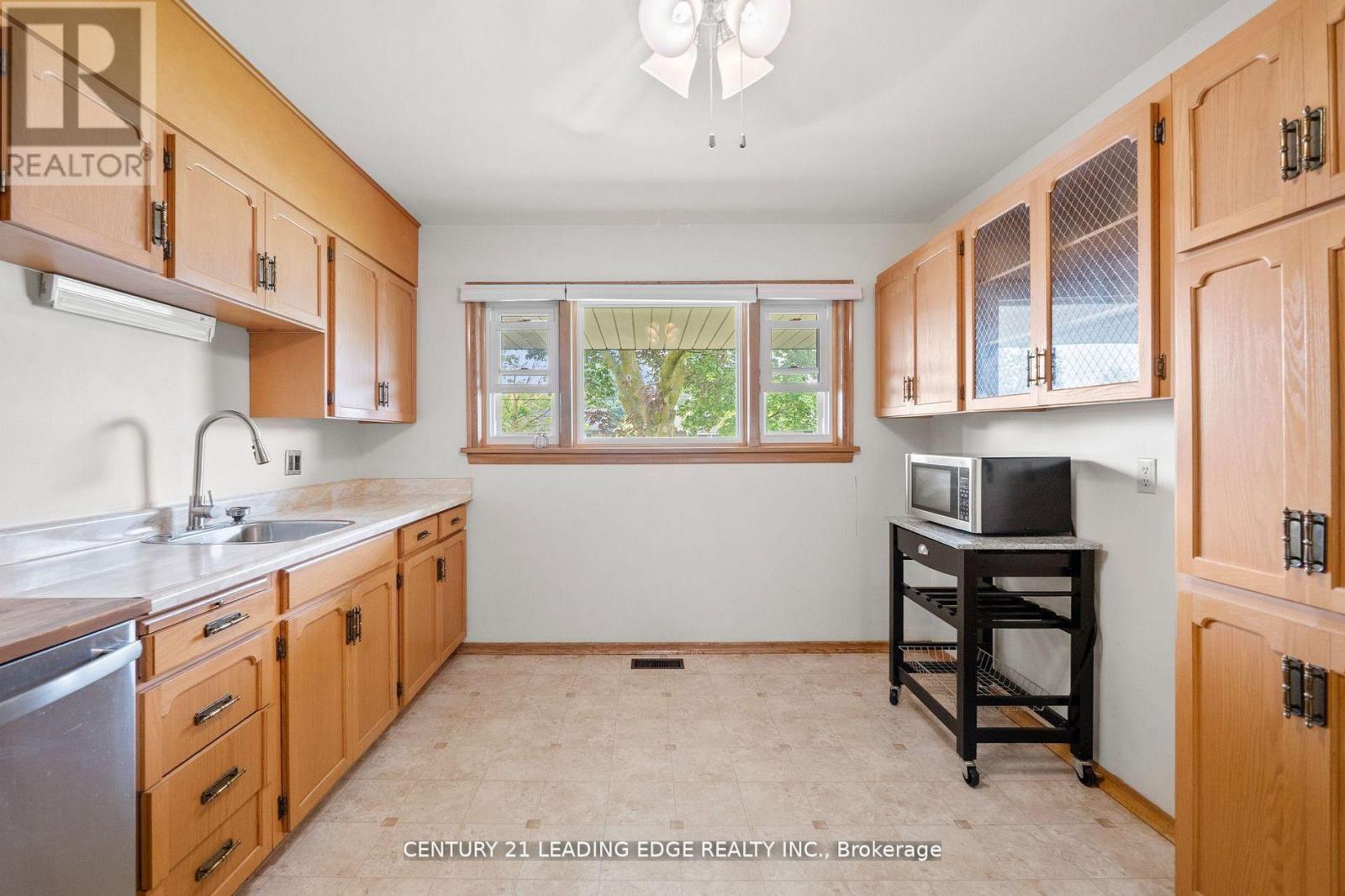 427 Krug Street, Kitchener, Ontario  N2B 1K9 - Photo 15 - X12635930