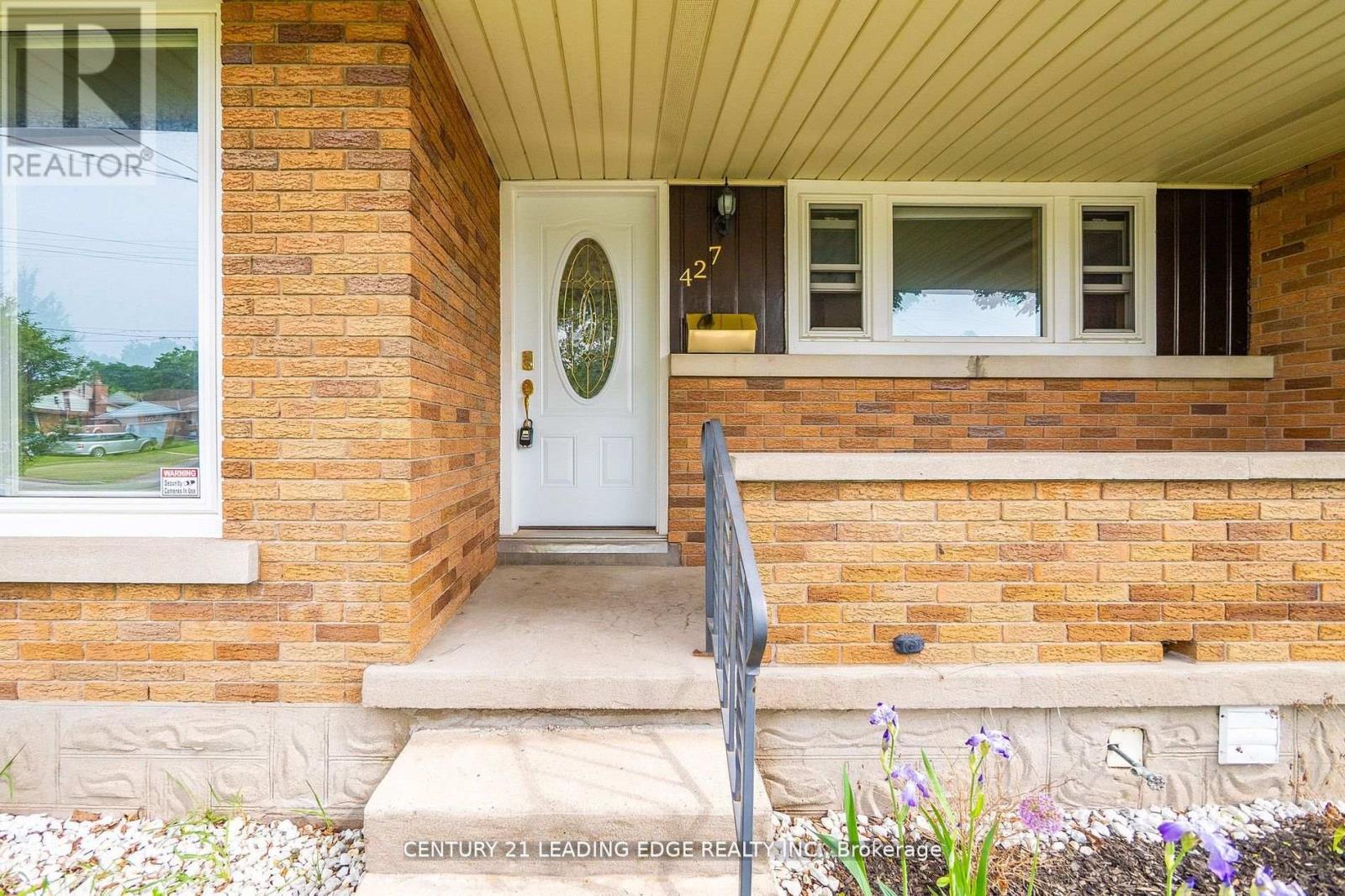 427 Krug Street, Kitchener, Ontario  N2B 1K9 - Photo 3 - X12635930