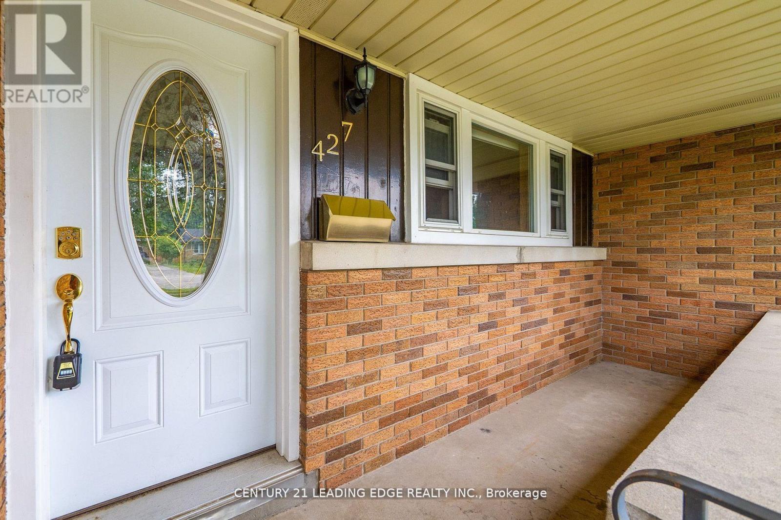 427 Krug Street, Kitchener, Ontario  N2B 1K9 - Photo 4 - X12635930