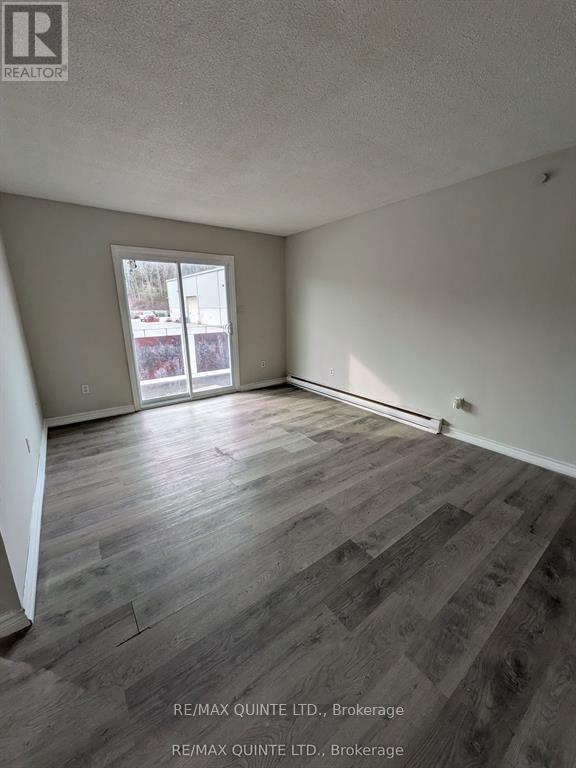 4 - 157 Stanley Street, Quinte West (Trenton Ward), Ontario  K8V 6B3 - Photo 2 - X12636016