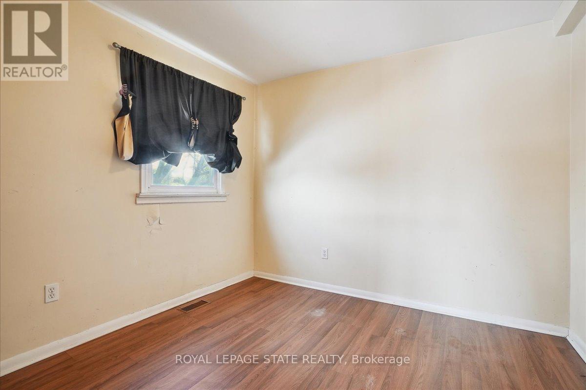 63 Pelham Road, St. Catharines, Ontario  L2S 1R6 - Photo 14 - X12435406