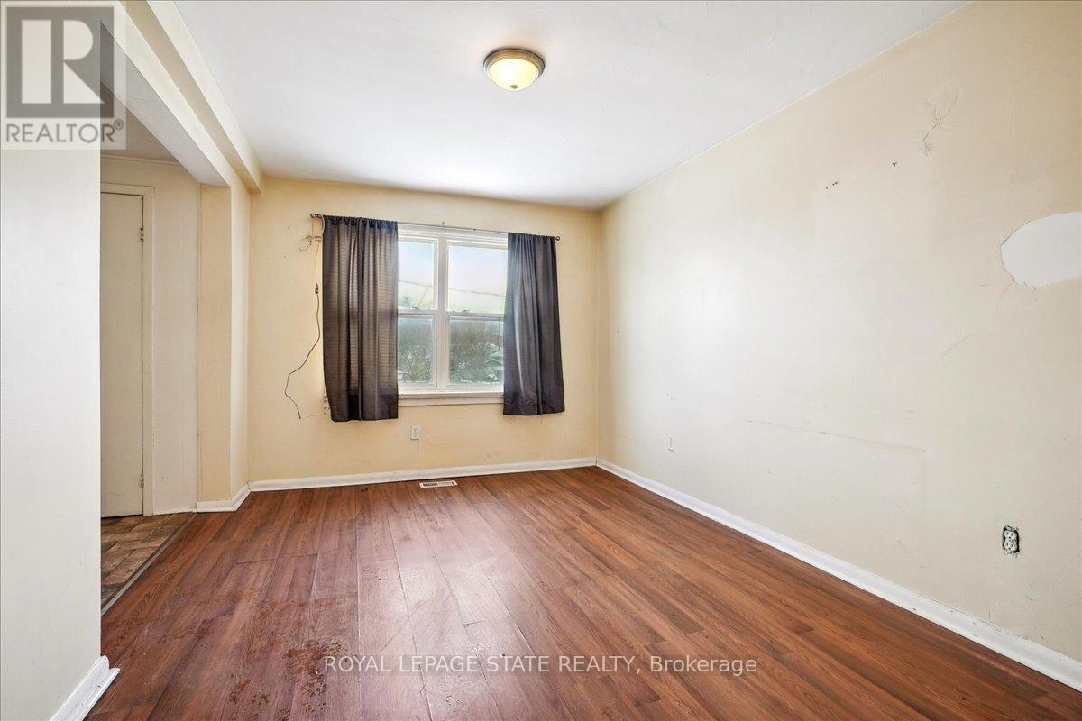 63 Pelham Road, St. Catharines, Ontario  L2S 1R6 - Photo 12 - X12435406