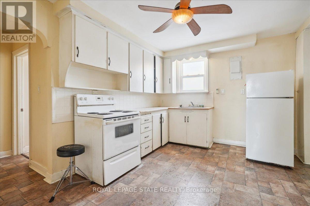 63 Pelham Road, St. Catharines, Ontario  L2S 1R6 - Photo 10 - X12435406