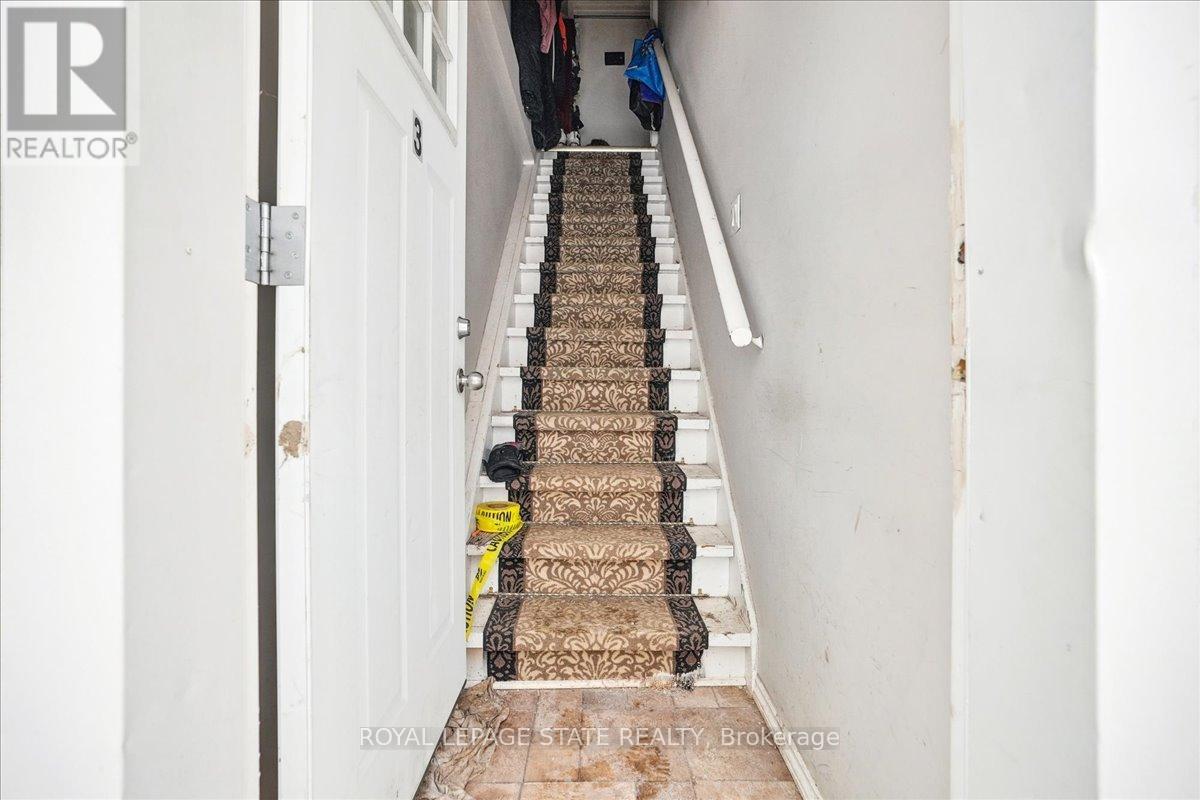 63 Pelham Road, St. Catharines, Ontario  L2S 1R6 - Photo 16 - X12435406