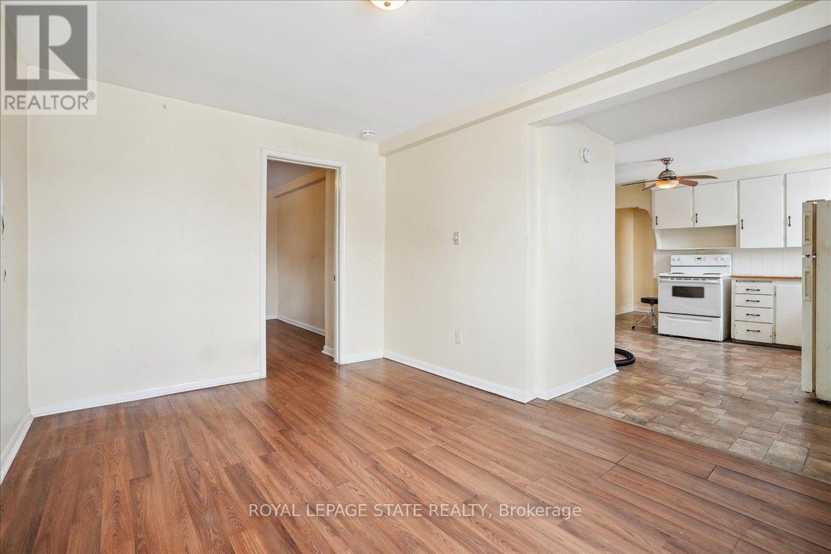 63 Pelham Road, St. Catharines, Ontario  L2S 1R6 - Photo 13 - X12435406