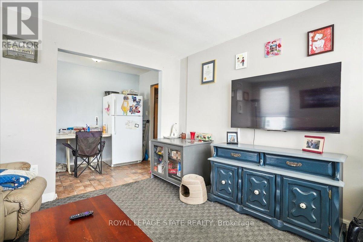 63 Pelham Road, St. Catharines, Ontario  L2S 1R6 - Photo 18 - X12435406