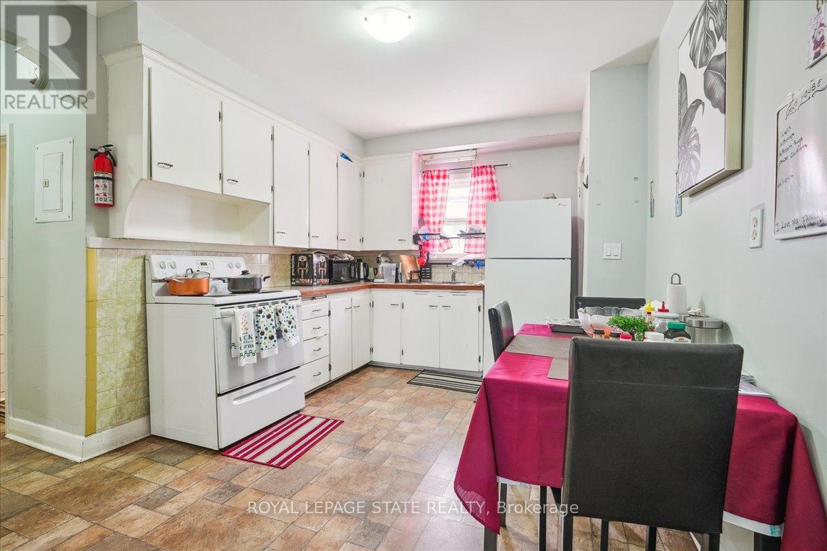 63 Pelham Road, St. Catharines, Ontario  L2S 1R6 - Photo 6 - X12435406