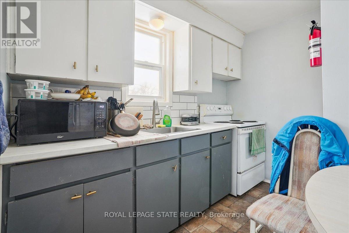 63 Pelham Road, St. Catharines, Ontario  L2S 1R6 - Photo 20 - X12435406