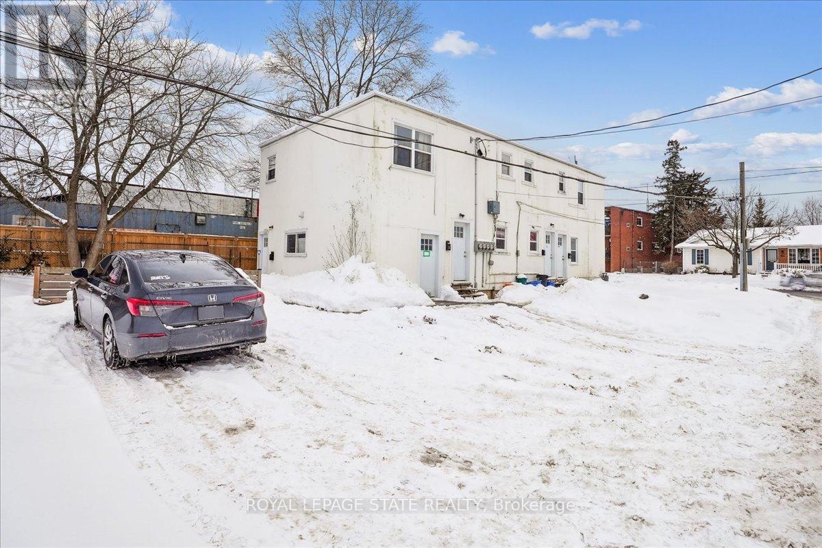 63 Pelham Road, St. Catharines, Ontario  L2S 1R6 - Photo 3 - X12435406