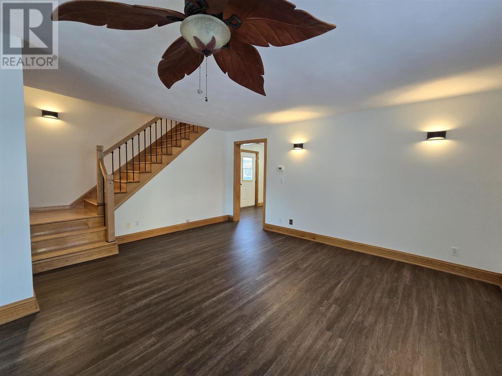 138 Lakeside Ave, Blind River, Ontario  P0R 1B0 - Photo 5 - SM253484