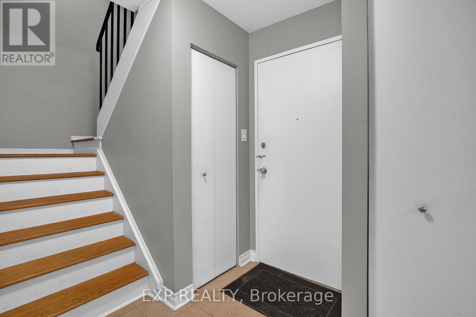 39j - 1958 Jasmine Crescent, Ottawa, Ontario  K1J 7W1 - Photo 3 - X12409167