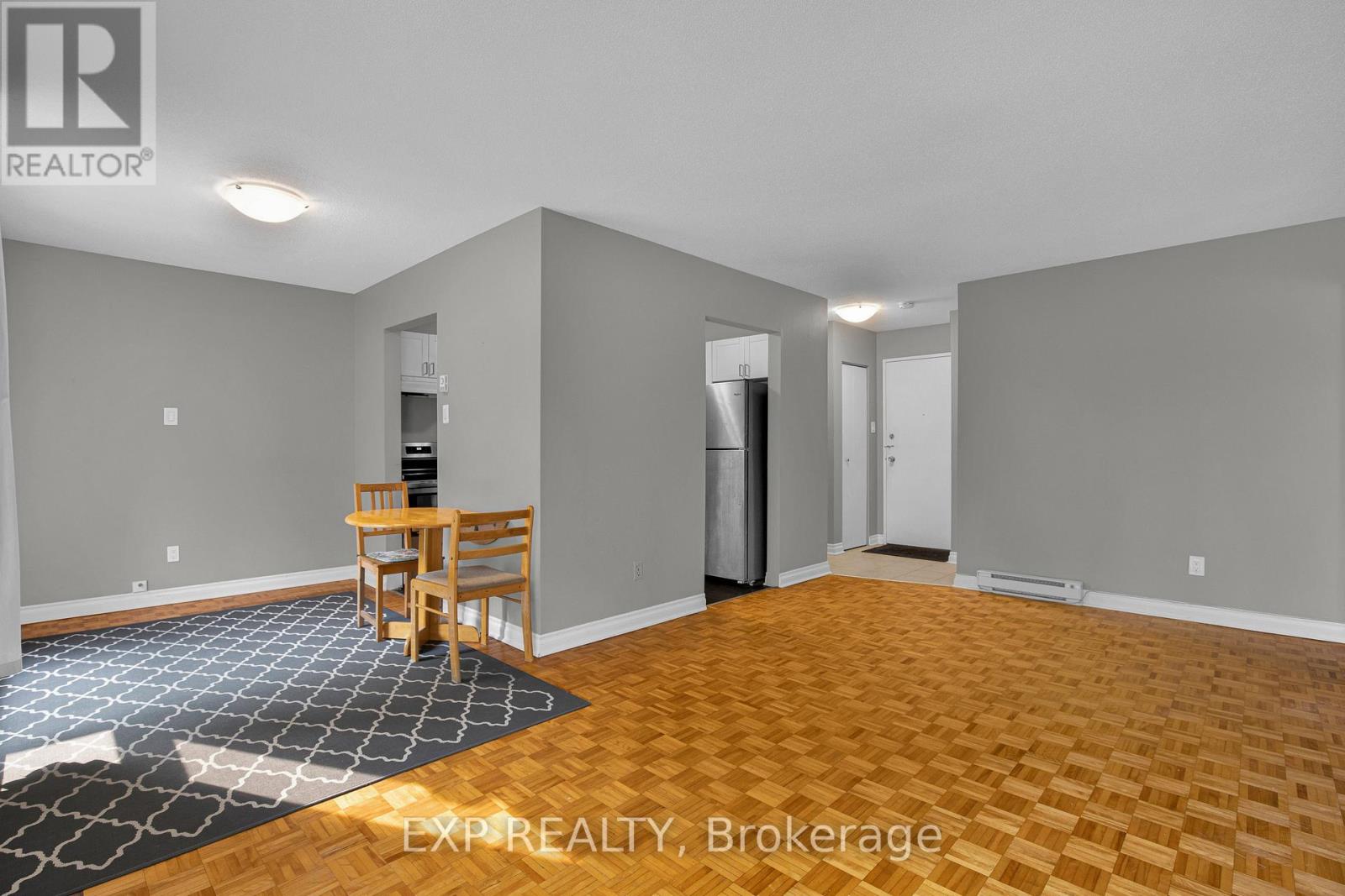 39j - 1958 Jasmine Crescent, Ottawa, Ontario  K1J 7W1 - Photo 6 - X12409167