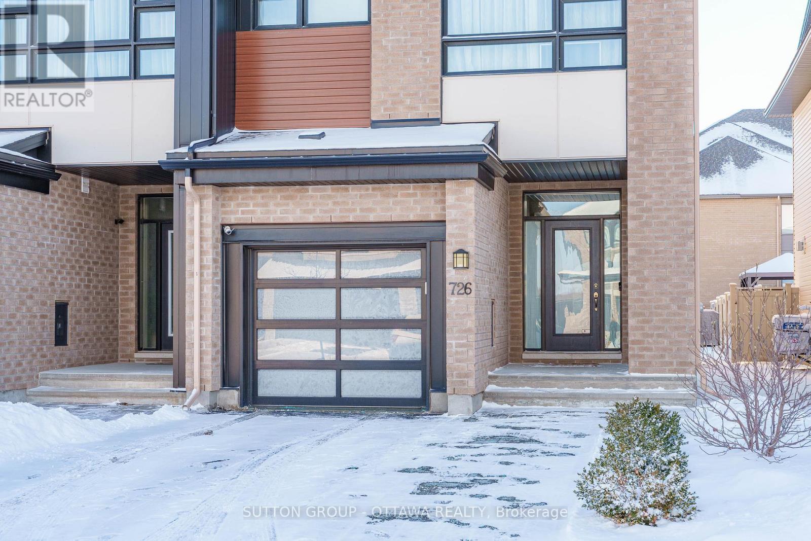 726 Octave Grove, Ottawa, Ontario  K1X 0C7 - Photo 2 - X12631966