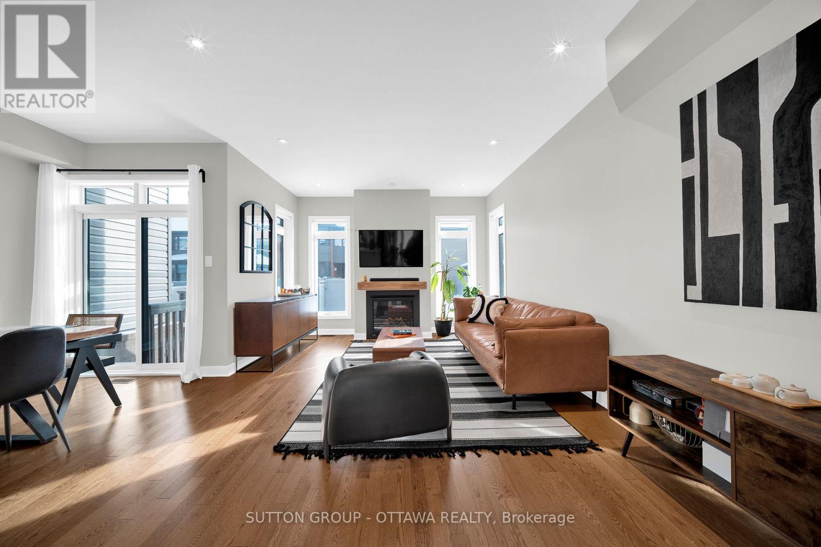 726 Octave Grove, Ottawa, Ontario  K1X 0C7 - Photo 4 - X12631966