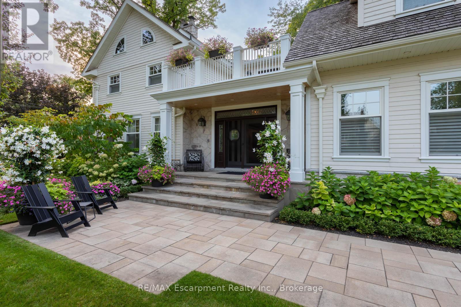 347 East Hart Crescent, Burlington, Ontario  L7N 1P8 - Photo 4 - W12024846