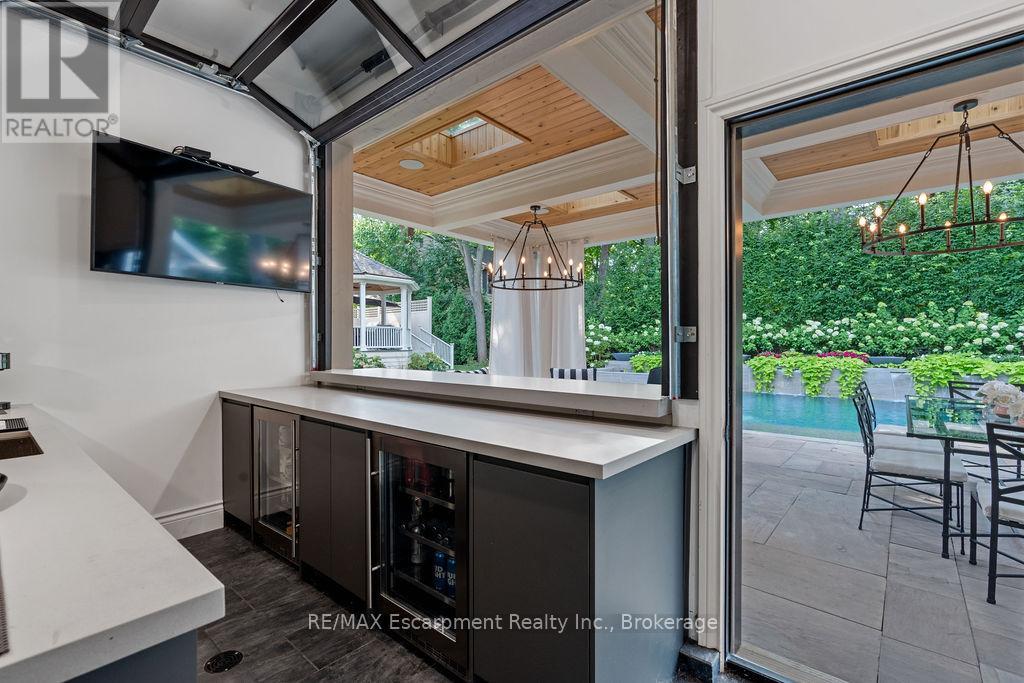 347 East Hart Crescent, Burlington, Ontario  L7N 1P8 - Photo 48 - W12024846