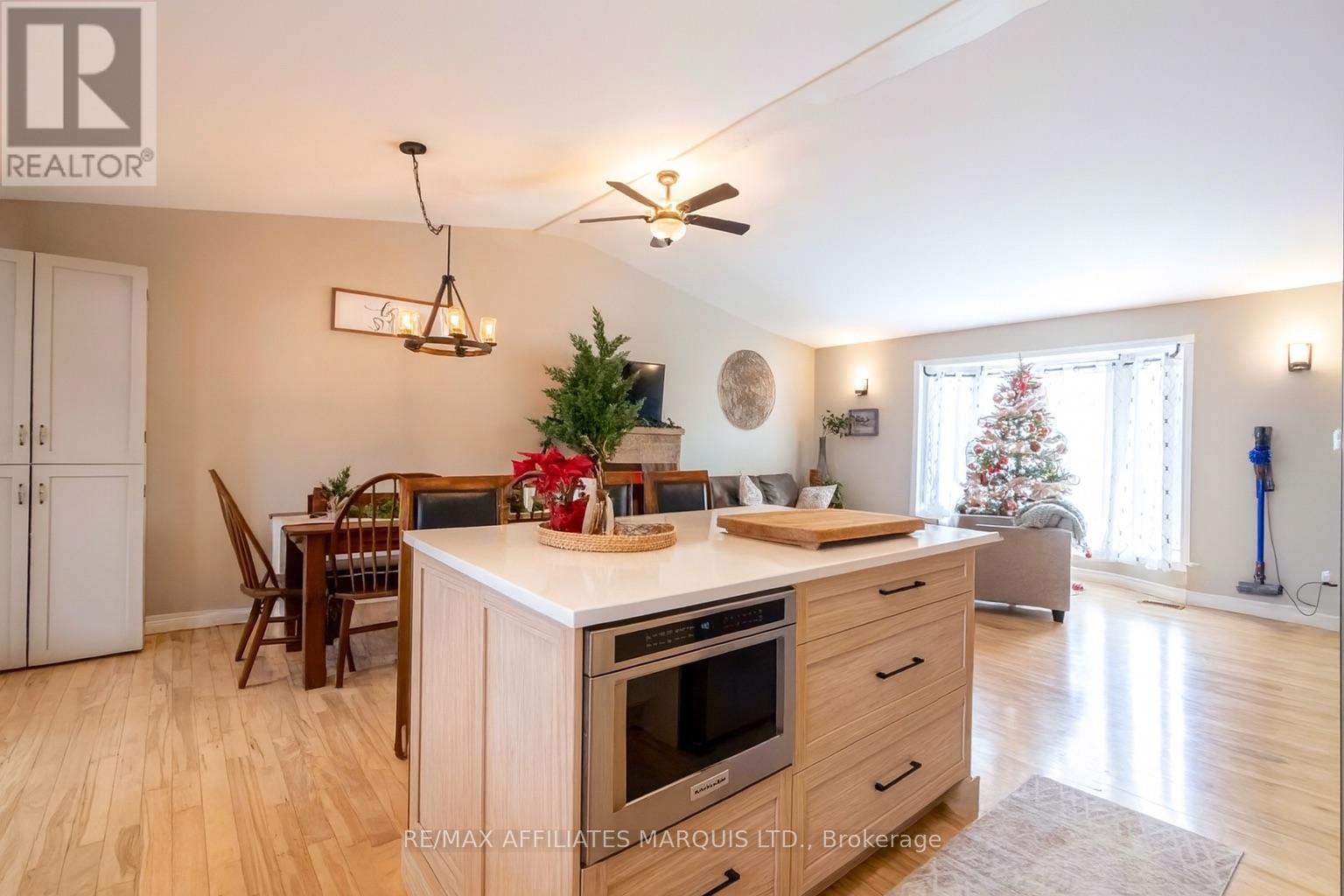 4239 County Rd 11 Road, South Stormont, Ontario  K7R 3L2 - Photo 11 - X12635984