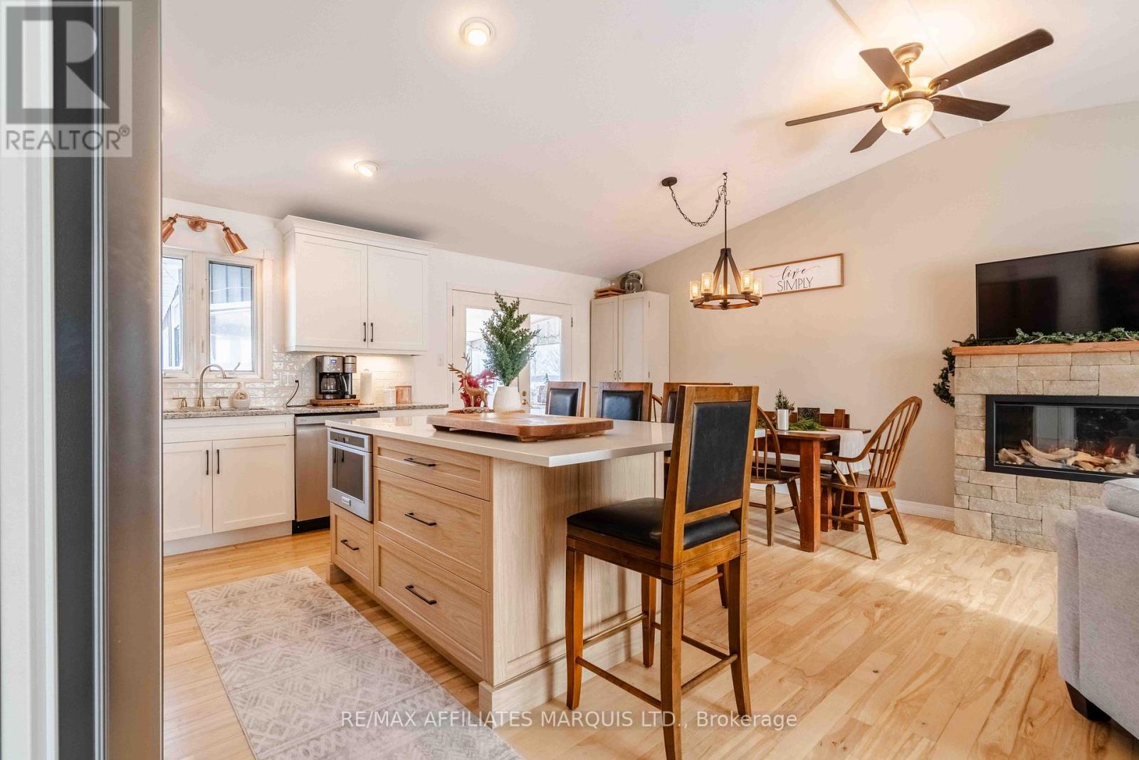 4239 County Rd 11 Road, South Stormont, Ontario  K7R 3L2 - Photo 21 - X12635984